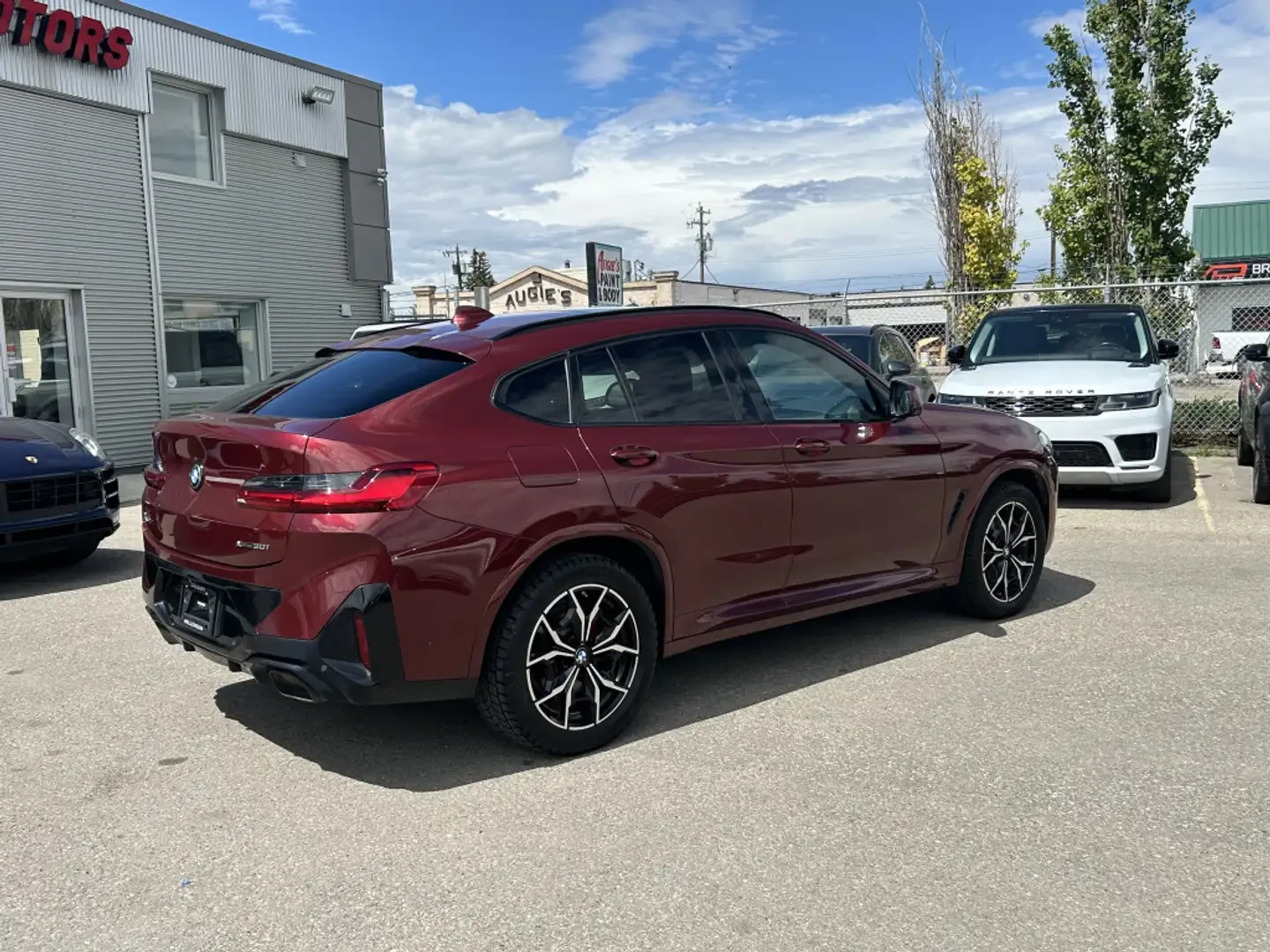 BMW X4 30i* M* SPORT* ХЕДЪП* 360КАМЕРА* ПАНОРАМА* HARMON*, снимка 4 - Автомобили и джипове - 55978623