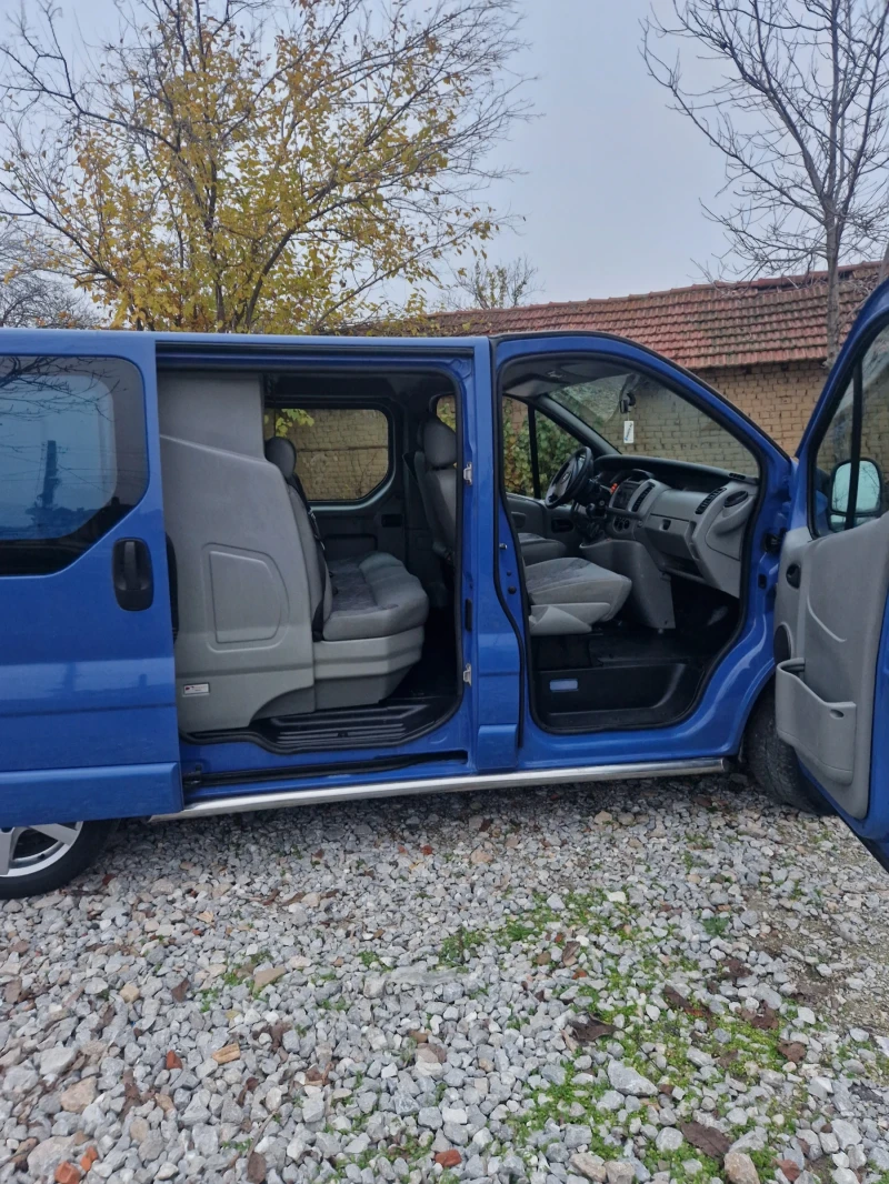 Opel Vivaro 2.5 CDTI, снимка 13 - Бусове и автобуси - 52641192