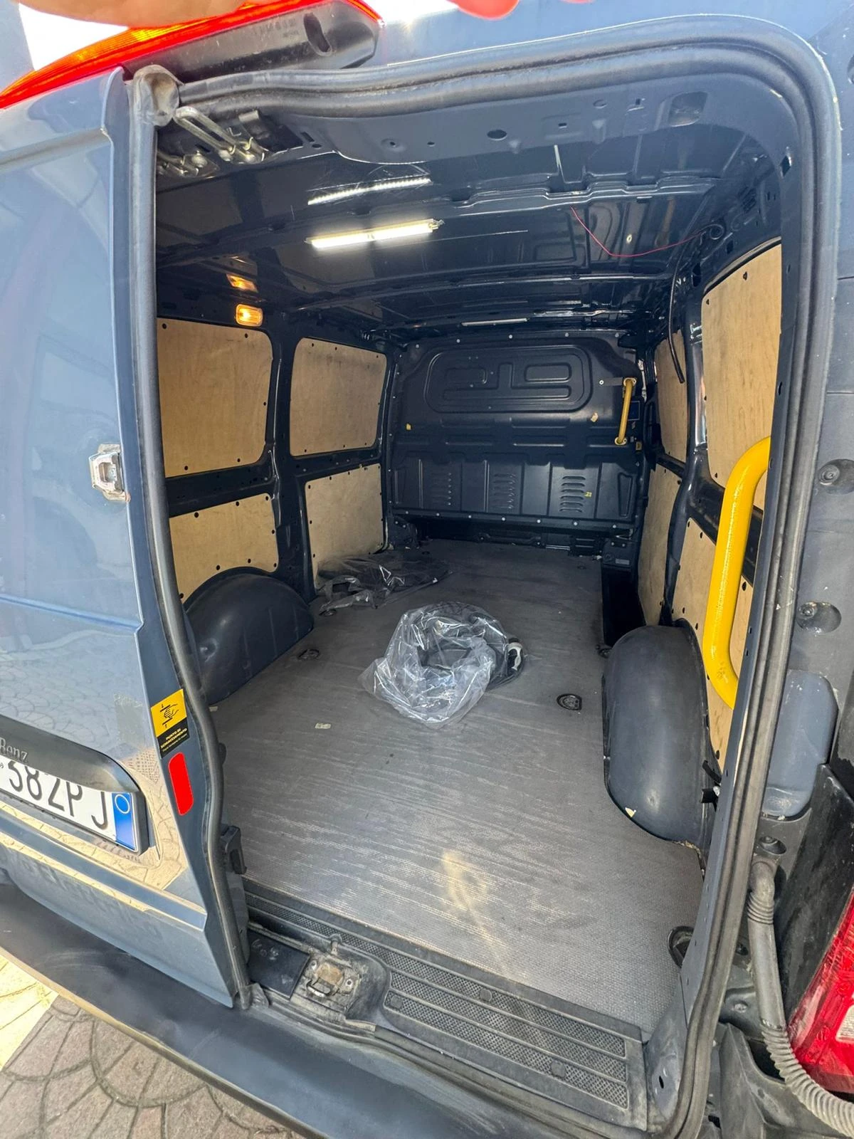Mercedes-Benz Vito e Vito 60KW, снимка 3 - Бусове и автобуси - 55961337