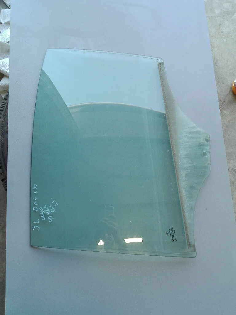Стъкло задно ляво бмв е90 320д седан