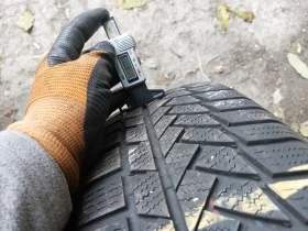 Гуми Зимни 215/65R17, снимка 4