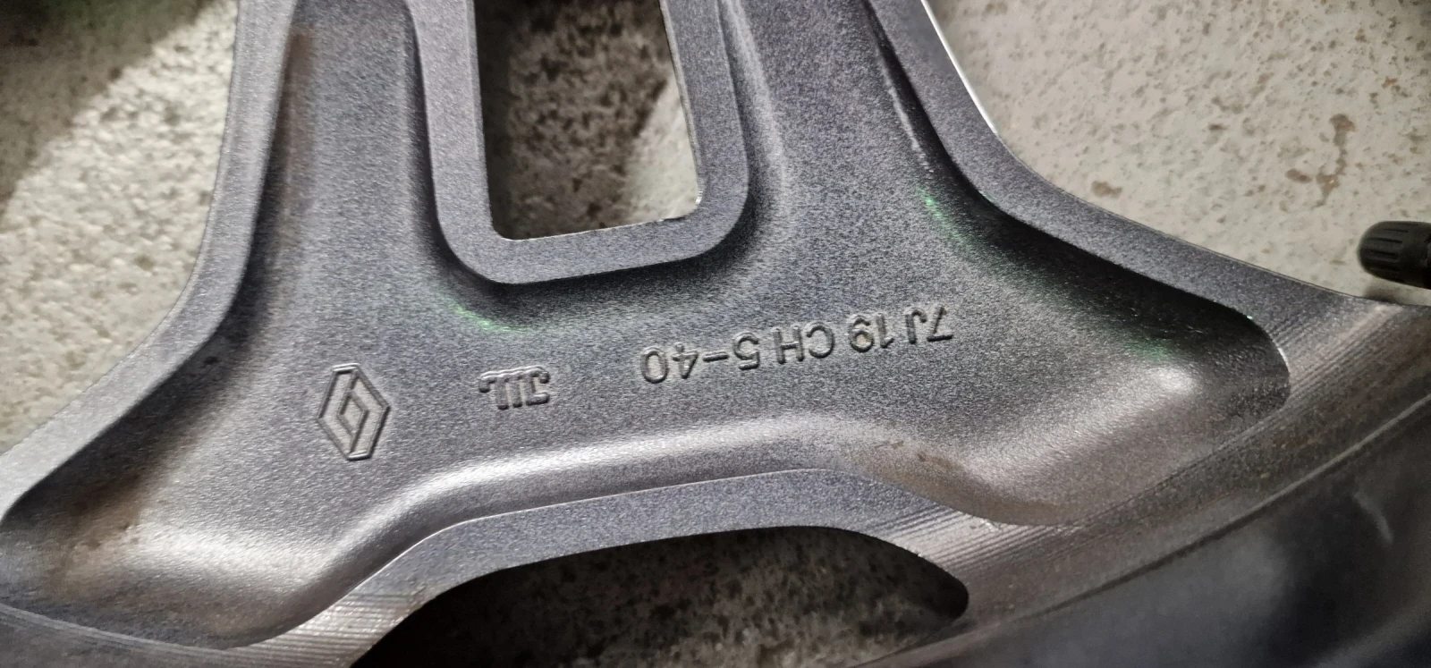 ���� � ������ 225/45R19 �� Renault Kadjar | Mobile.bg � ����������� 12