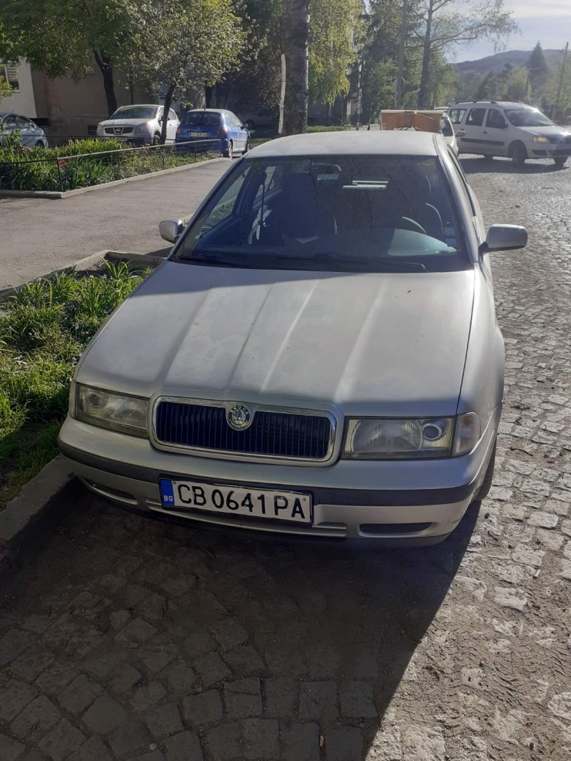 Skoda Octavia 1.6i, снимка 1 - Автомобили и джипове - 45200825