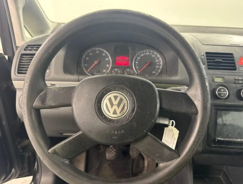 VW Touran 1.6 FSi, снимка 7 - Автомобили и джипове - 49485856