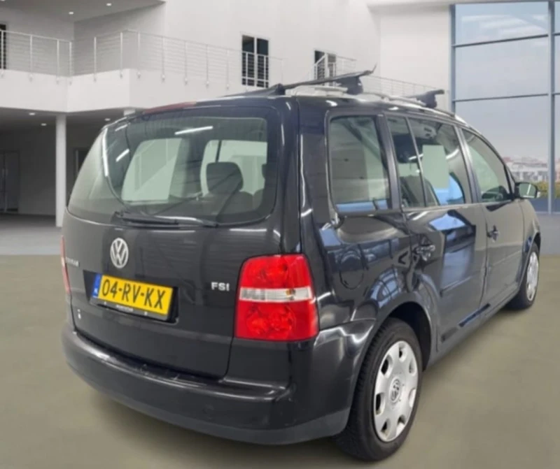 VW Touran 1.6 FSi, снимка 2 - Автомобили и джипове - 49485856