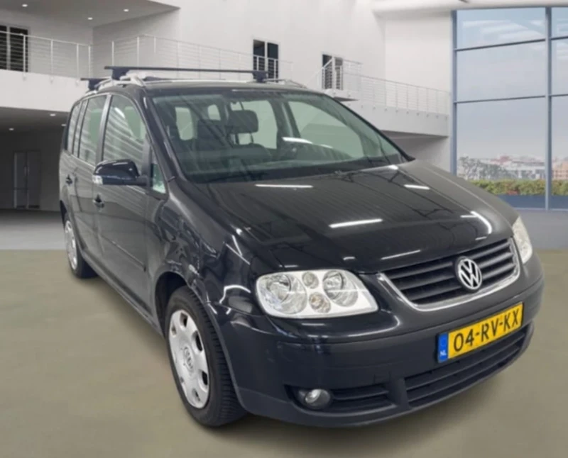 VW Touran 1.6 FSi, снимка 3 - Автомобили и джипове - 49485856