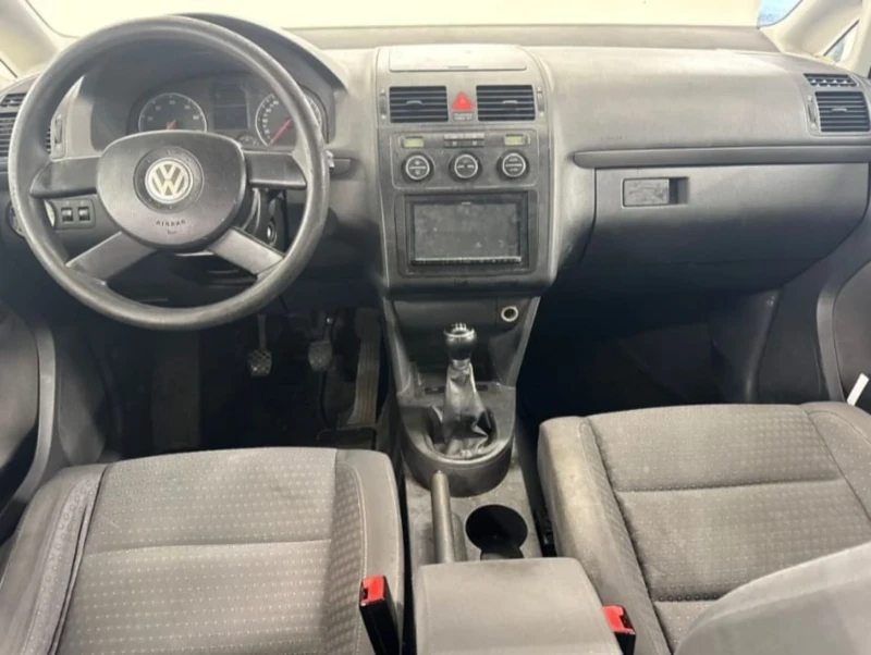 VW Touran 1.6 FSi, снимка 8 - Автомобили и джипове - 49485856