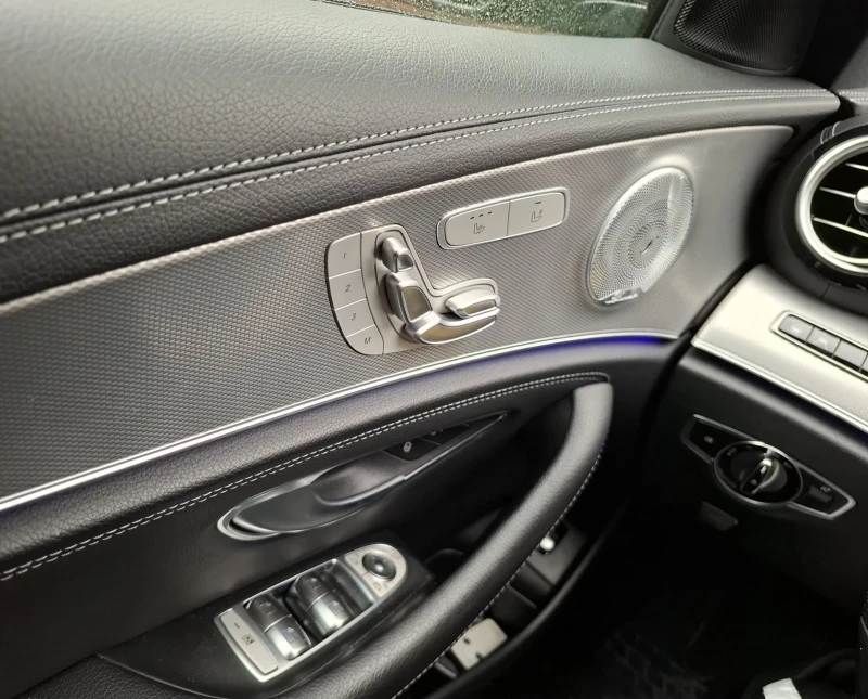 Mercedes-Benz E 220 AMG, снимка 9 - Автомобили и джипове - 53145133