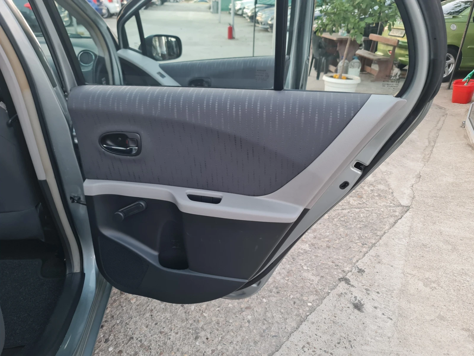 Toyota Yaris 1.33 VVTI Климатик  - изображение 8