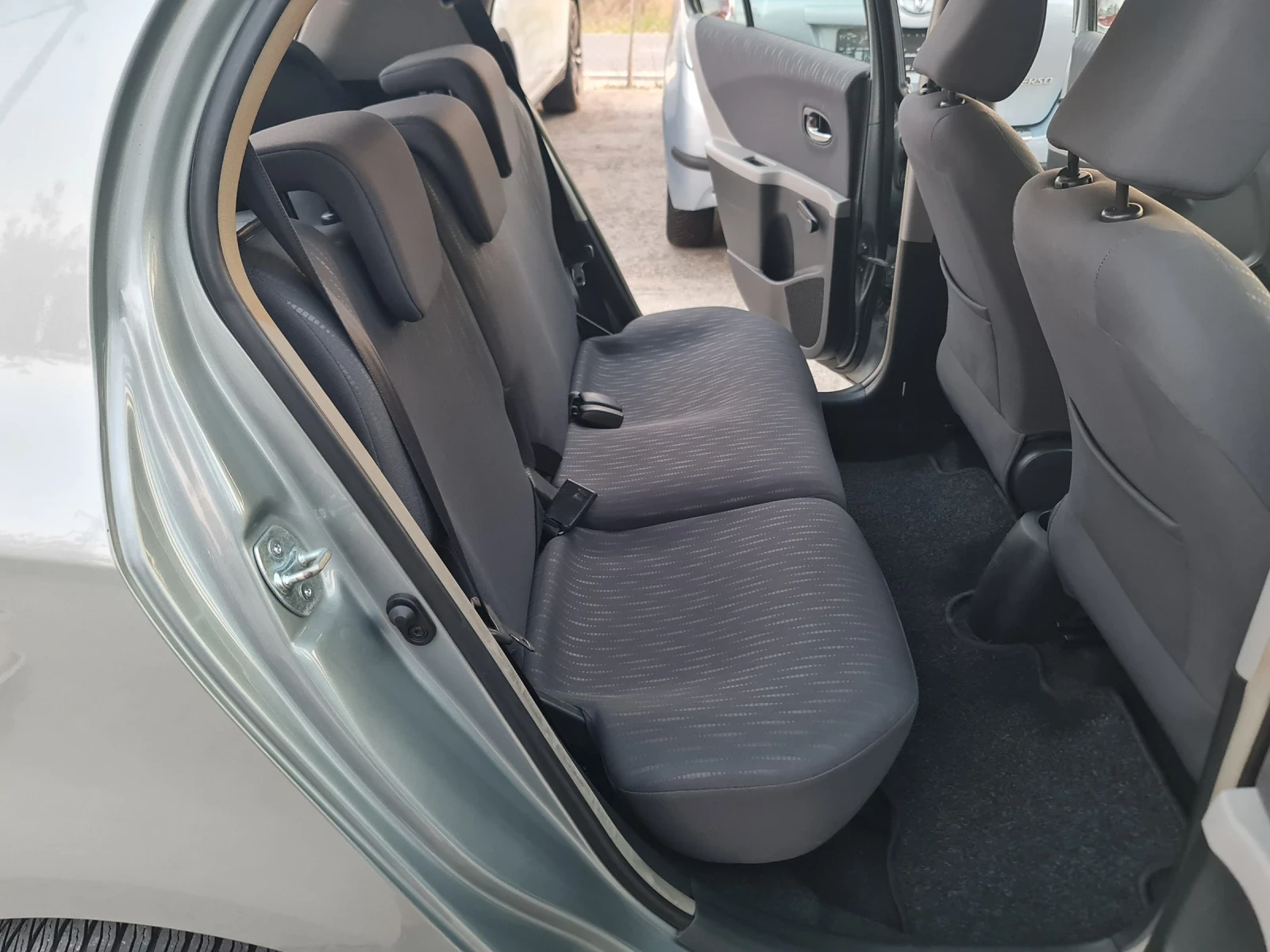 Toyota Yaris 1.33 VVTI Климатик  - изображение 9
