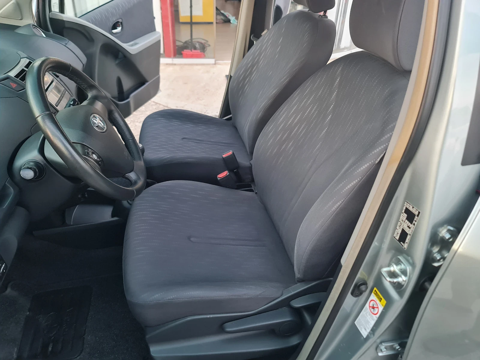 Toyota Yaris 1.33 VVTI Климатик  - изображение 5