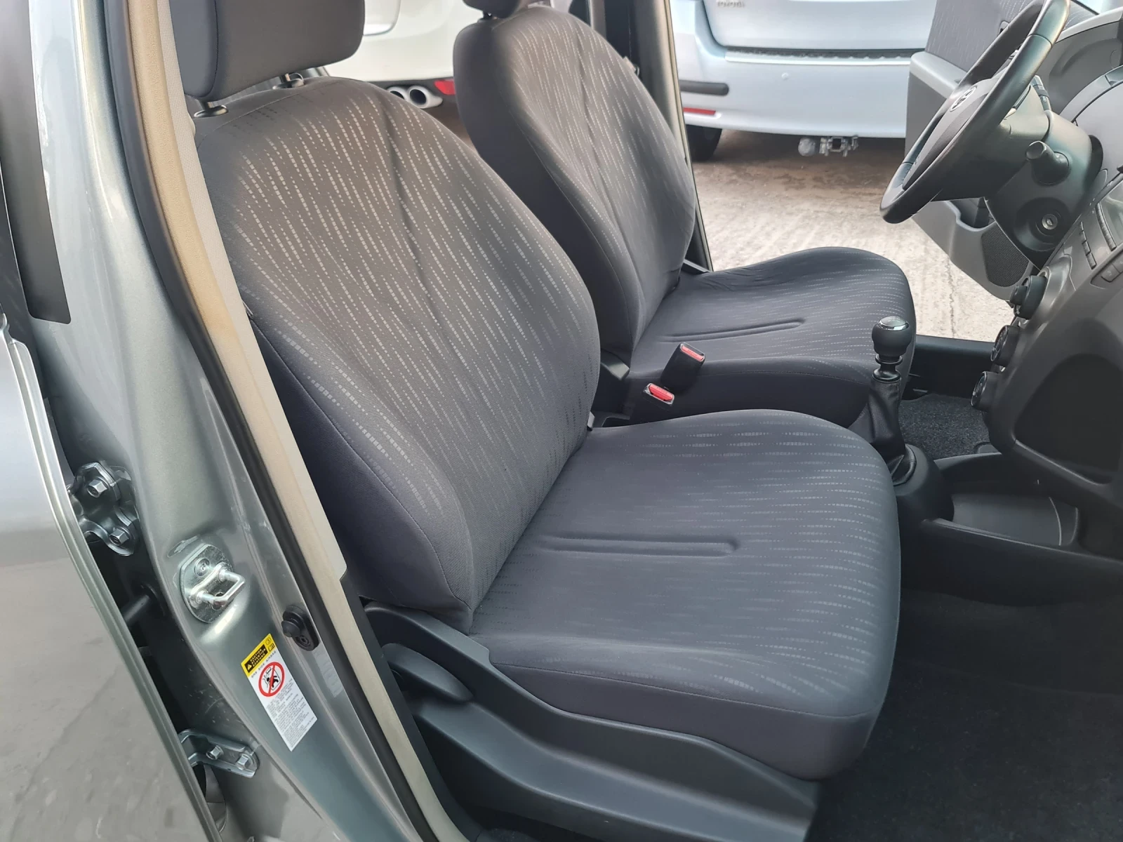 Toyota Yaris 1.33 VVTI Климатик  - изображение 7
