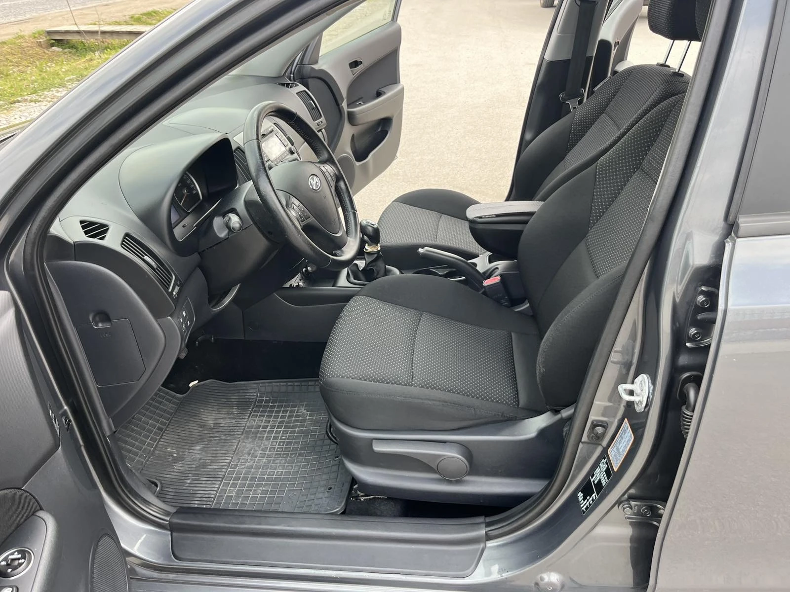 Hyundai I30 1.6CRDI 90кс 6 СКОРОСТИ АВТОПИЛОТ КЛИМАТРОНИК , снимка 8 - Автомобили и джипове - 52471460