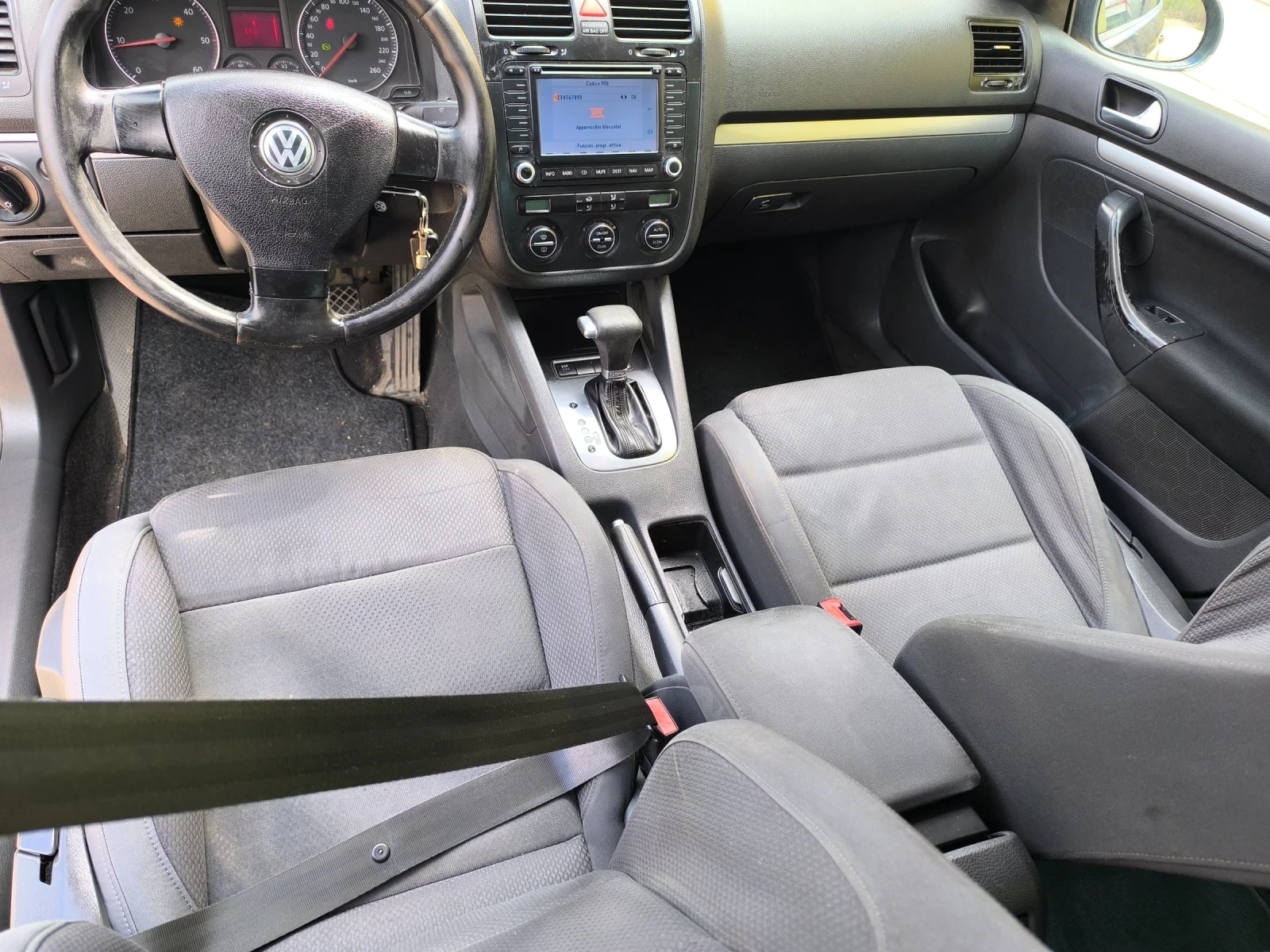 VW Golf 2.0 TDI Avtomat, снимка 6 - Автомобили и джипове - 54187894