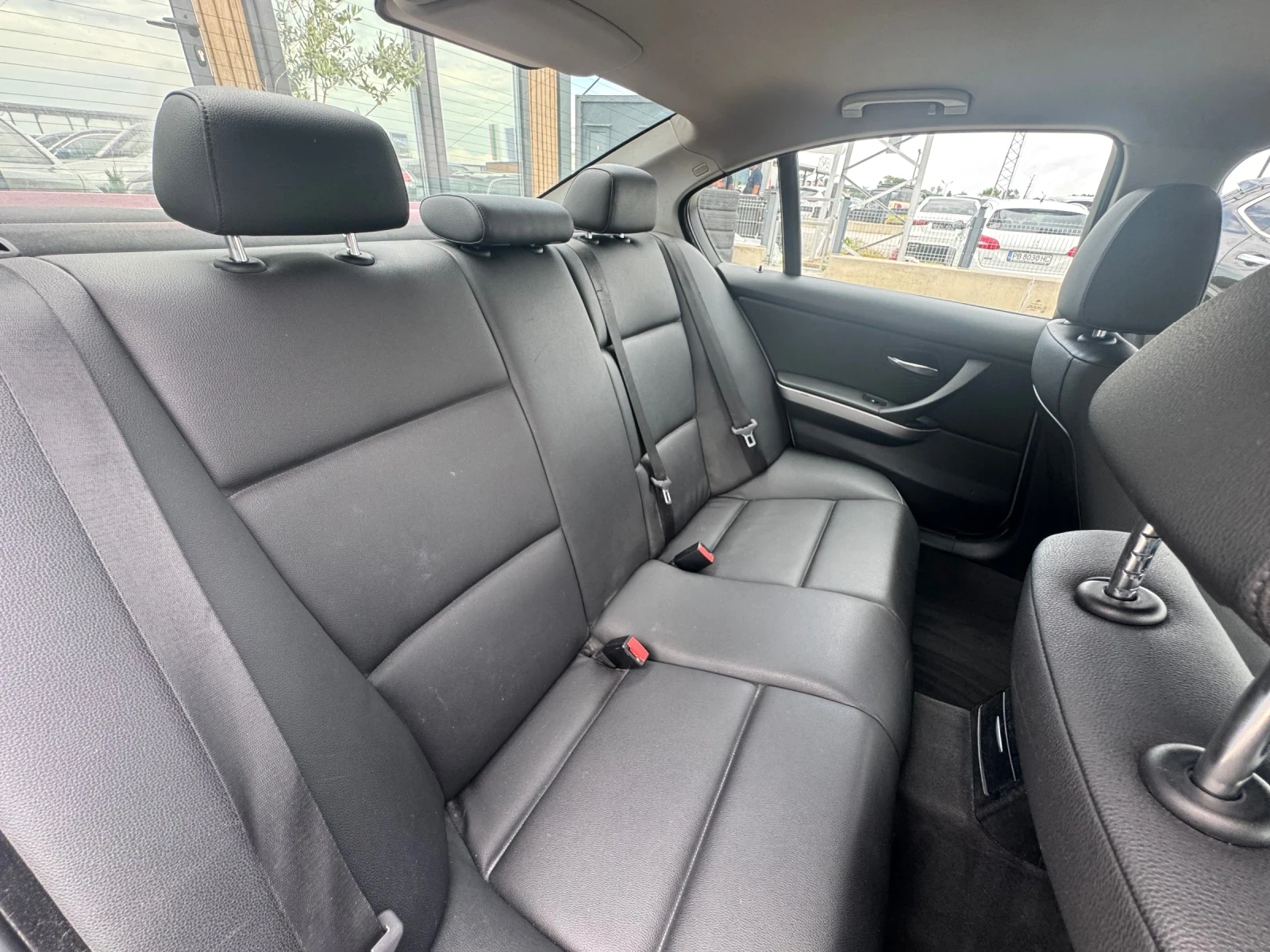BMW 320 163к.с. Италия , снимка 12 - Автомобили и джипове - 54408174