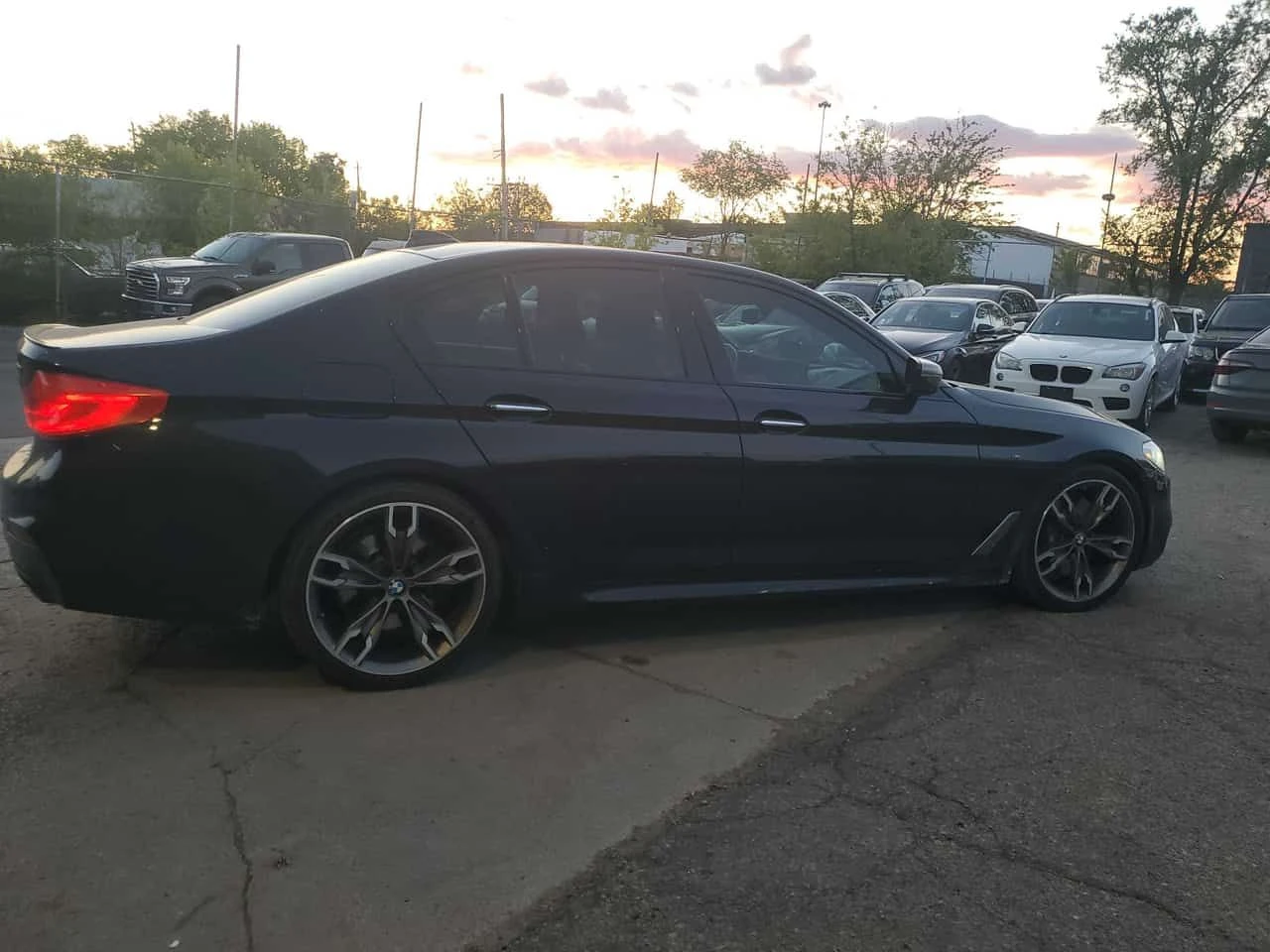 BMW 550 * Massage * Heated & cooled seats * Sunroof , снимка 4 - Автомобили и джипове - 54747413