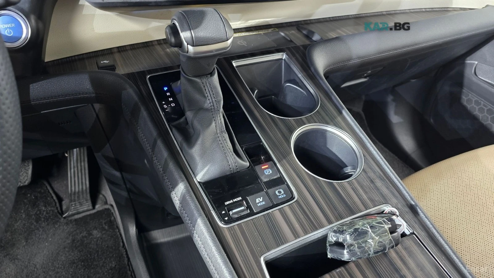 Toyota Sienna 2.5 HYBRID/HUD/360/ПОДГРЕВ/ОБДУХВАНЕ/TV, снимка 13 - Автомобили и джипове - 54902432