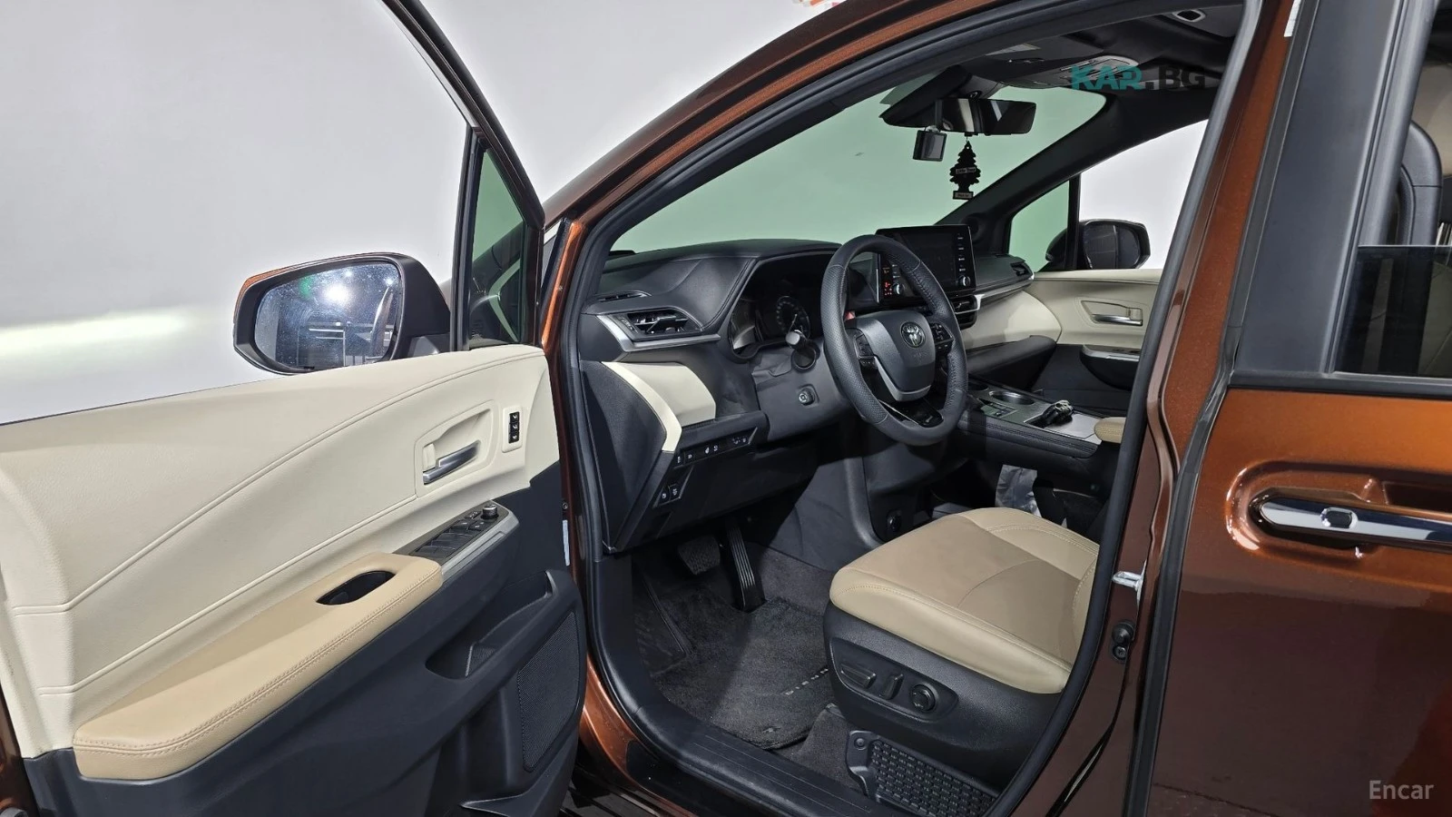 Toyota Sienna 2.5 HYBRID/HUD/360/ПОДГРЕВ/ОБДУХВАНЕ/TV, снимка 7 - Автомобили и джипове - 54902432