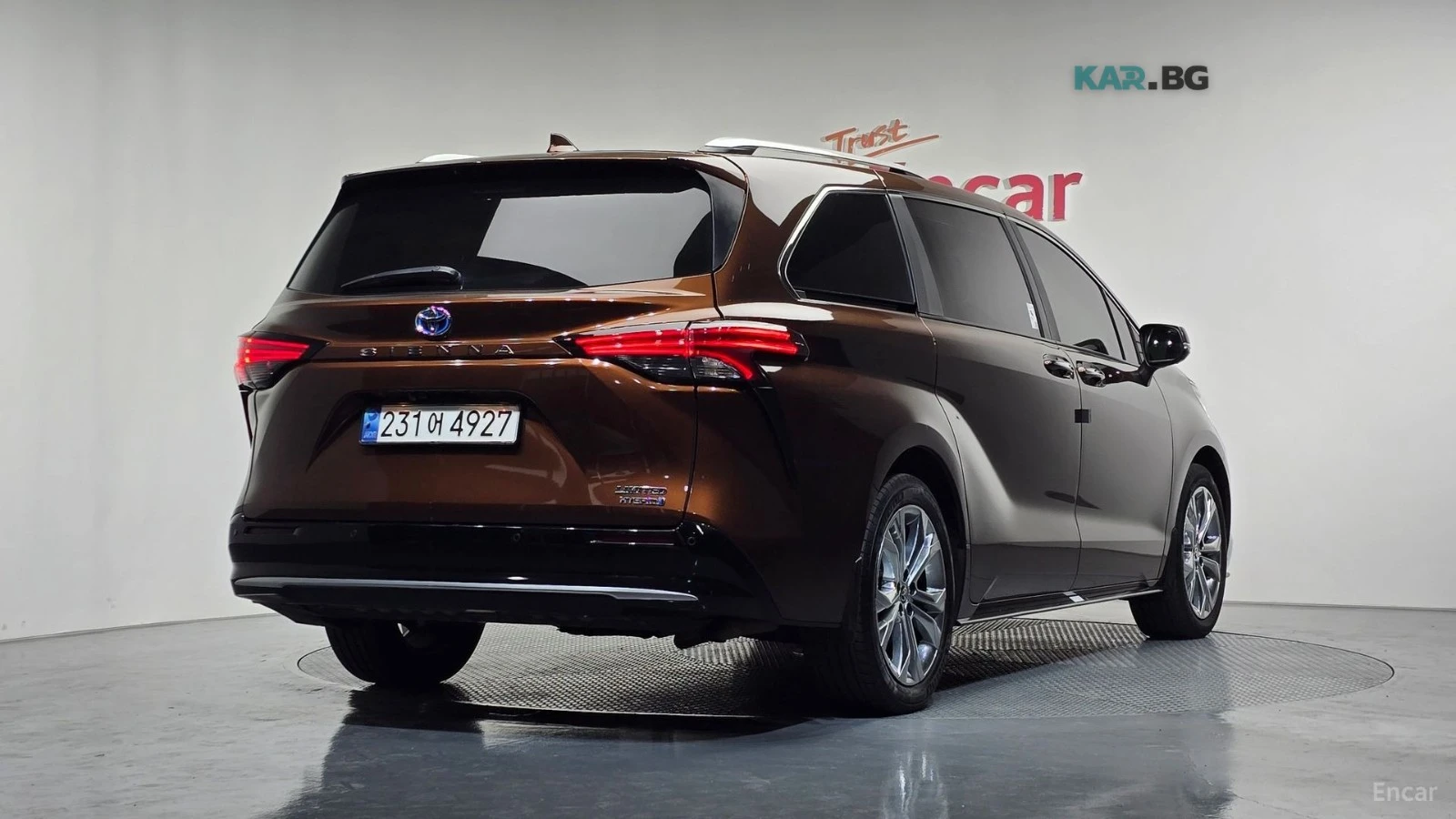 Toyota Sienna 2.5 HYBRID/HUD/360/ПОДГРЕВ/ОБДУХВАНЕ/TV, снимка 2 - Автомобили и джипове - 54902432