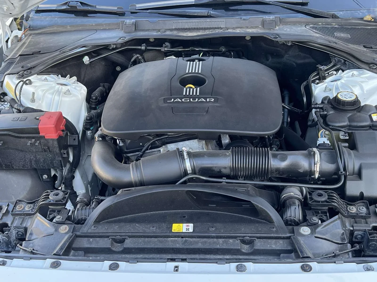 Jaguar XE, снимка 9 - Автомобили и джипове - 54904054
