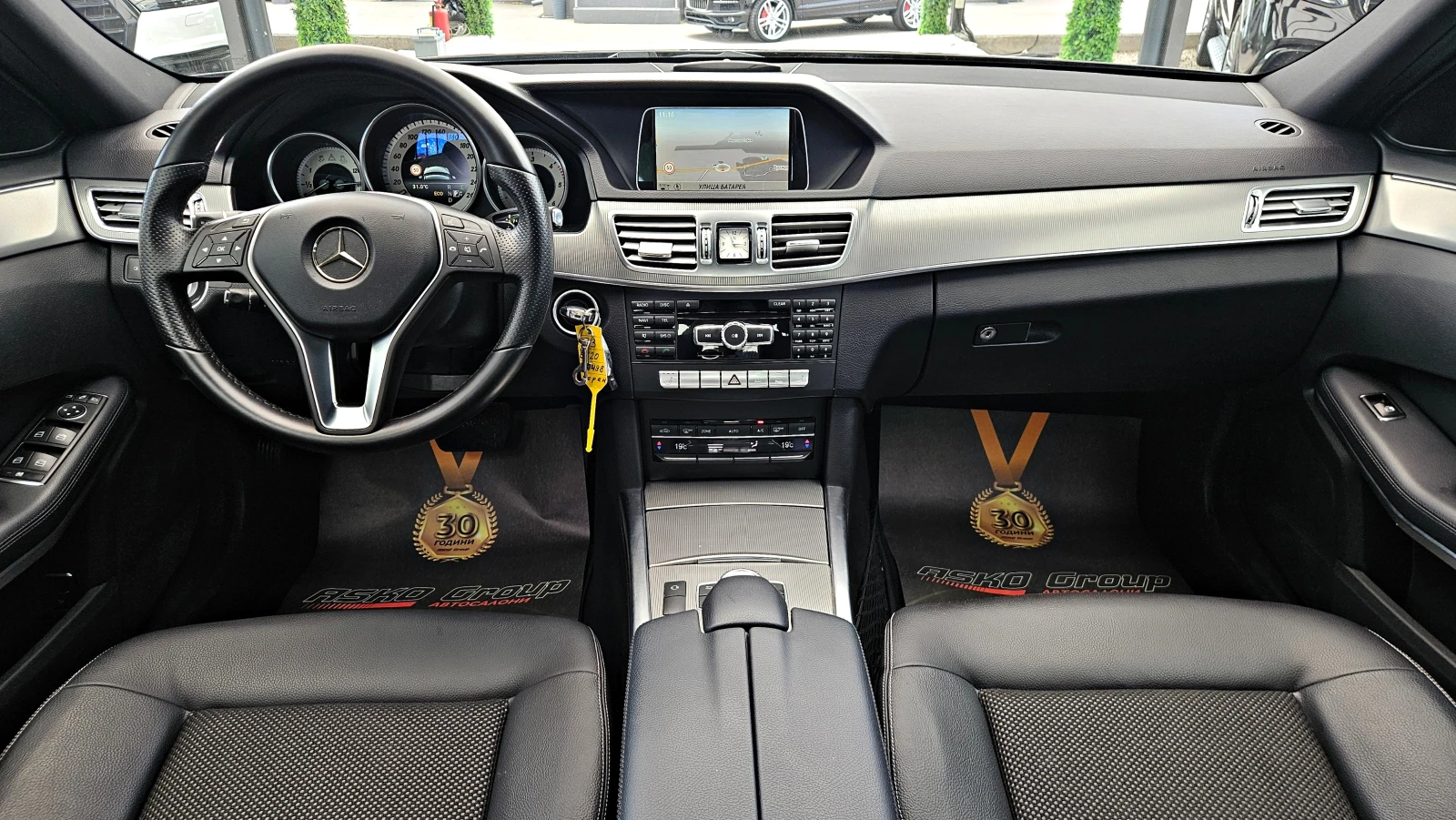 Mercedes-Benz E 220 AMG/FACE/GERMANY/ПОДГРЕВ/AMBIENT/AUTO HOLD/LIZING, снимка 9 - Автомобили и джипове - 55013470