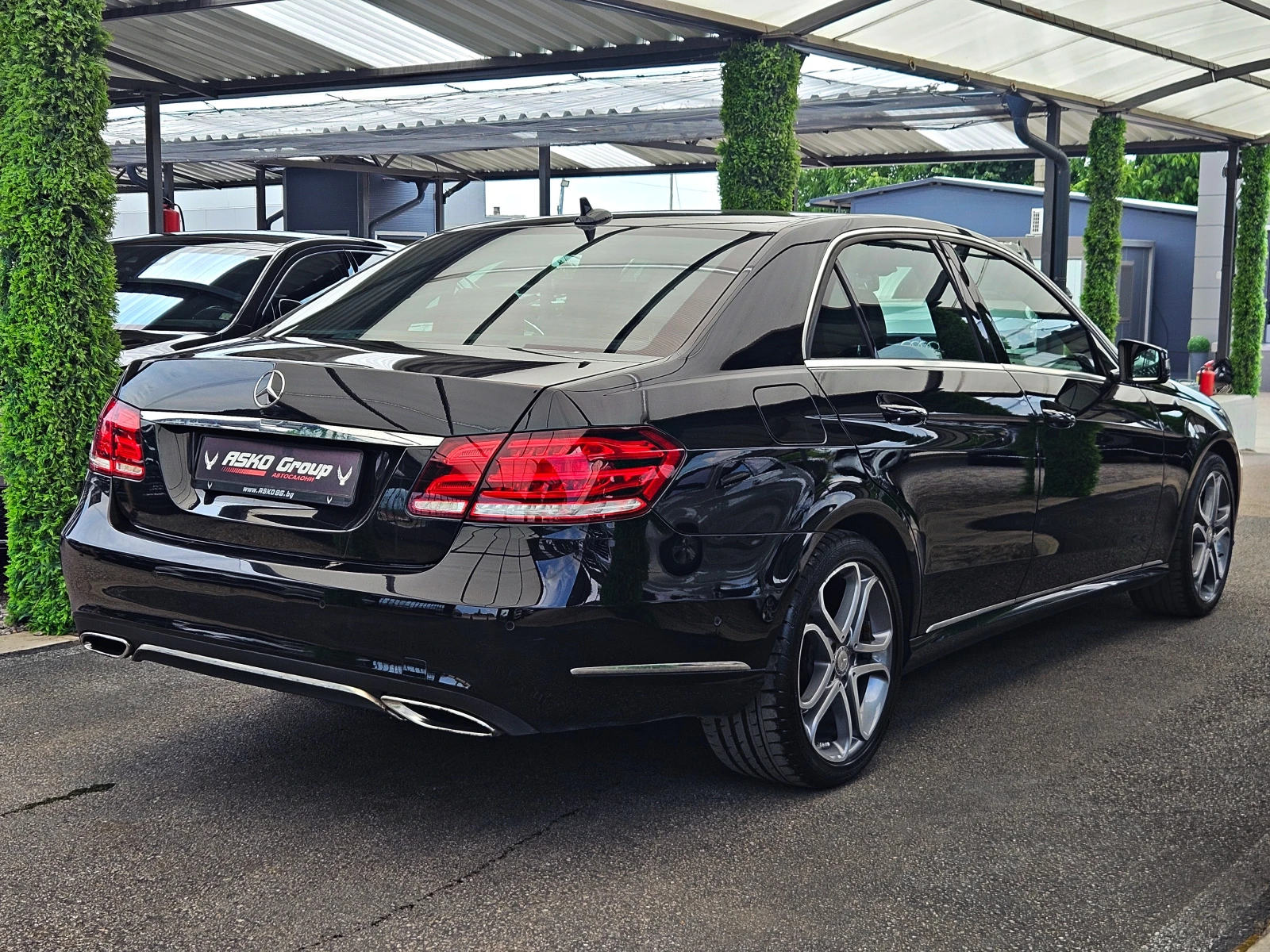 Mercedes-Benz E 220 AMG/FACE/GERMANY/ПОДГРЕВ/AMBIENT/AUTO HOLD/LIZING, снимка 5 - Автомобили и джипове - 55013470