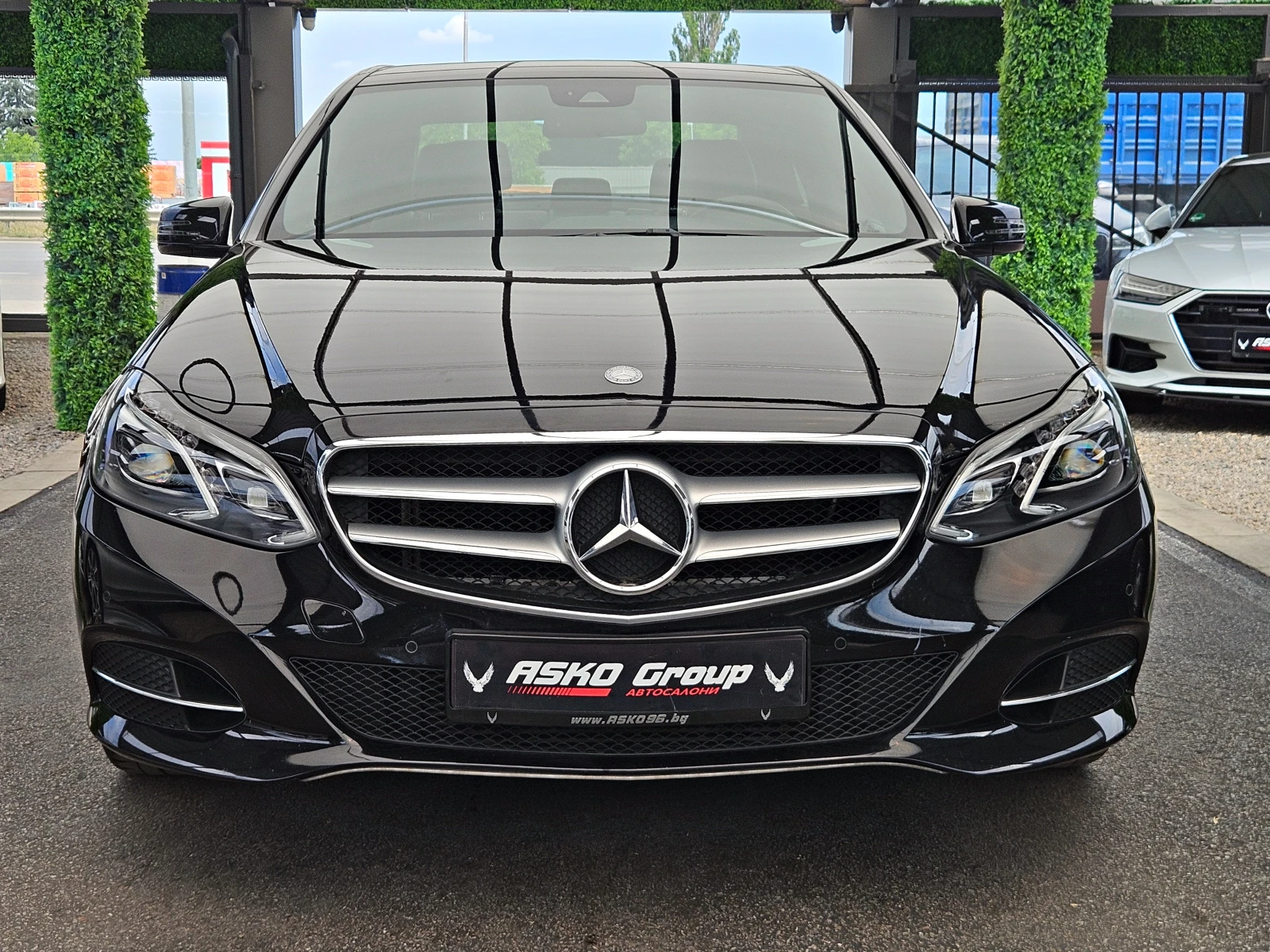 Mercedes-Benz E 220 AMG/FACE/GERMANY/ПОДГРЕВ/AMBIENT/AUTO HOLD/LIZING, снимка 2 - Автомобили и джипове - 55013470