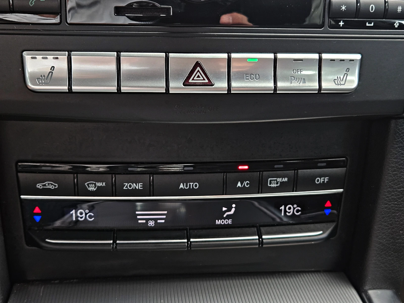Mercedes-Benz E 220 AMG/FACE/GERMANY/ПОДГРЕВ/AMBIENT/AUTO HOLD/LIZING, снимка 12 - Автомобили и джипове - 55013470