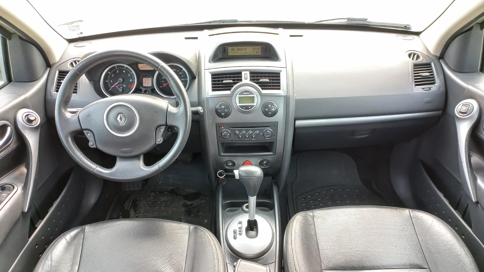 Renault Megane 1.6 АВТОМАТИК, снимка 4 - Автомобили и джипове - 55889554