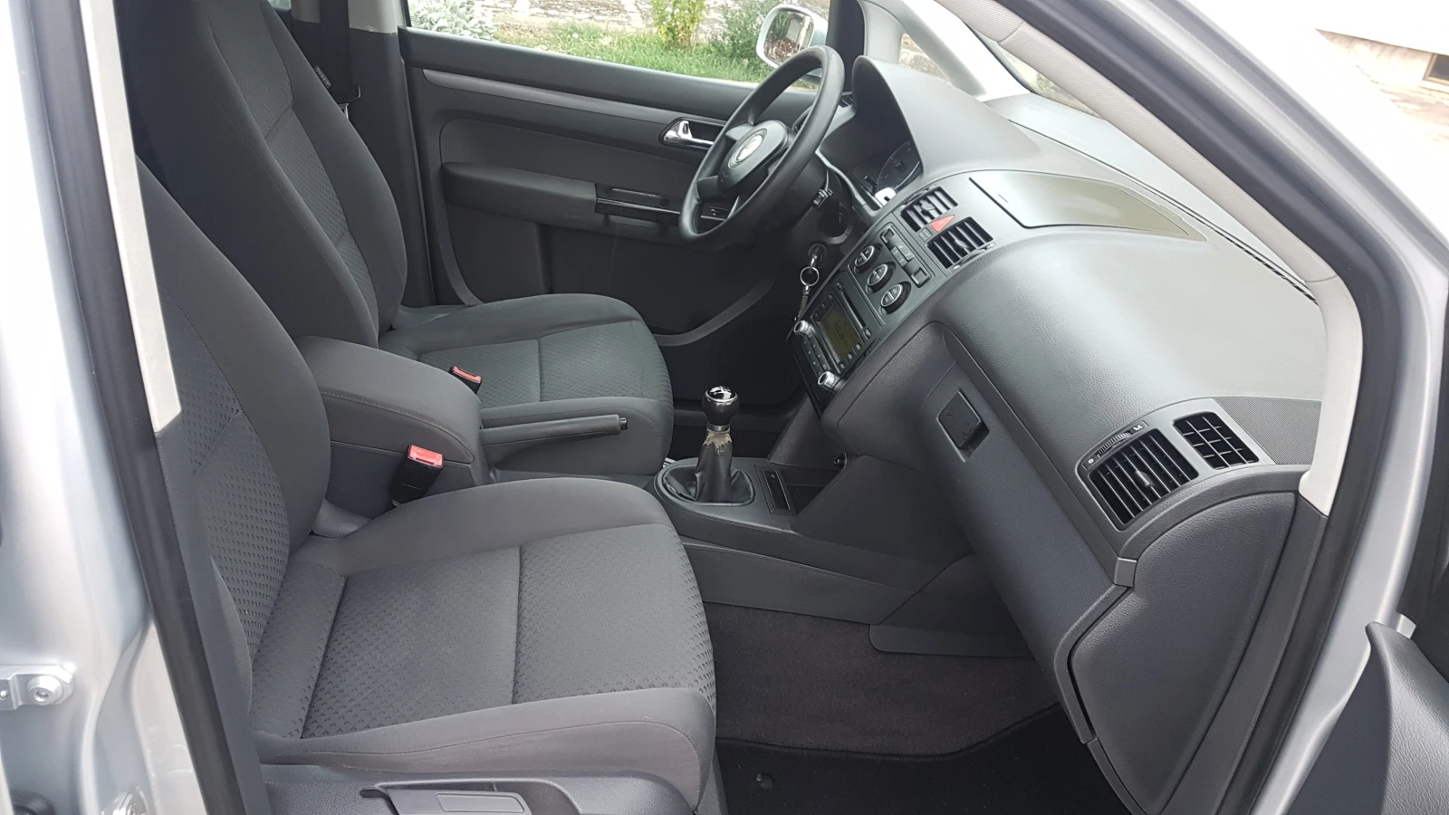 VW Touran 1.9TDI 90кс, снимка 16 - Автомобили и джипове - 56225547
