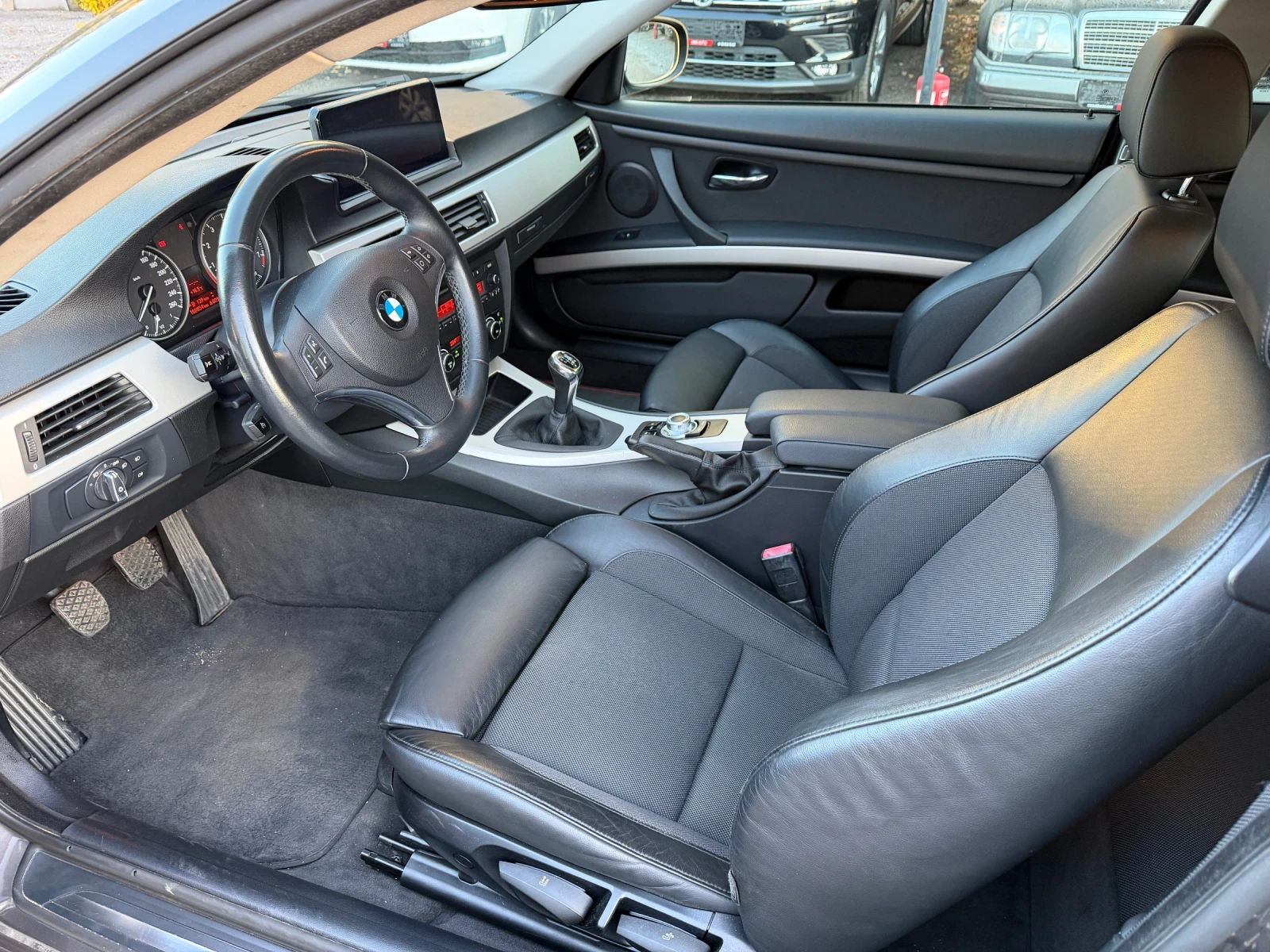 BMW 320 i E92 Coupe Facelift, снимка 8 - Автомобили и джипове - 56576167