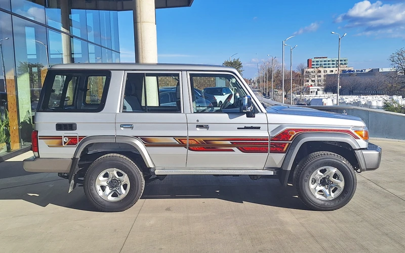 Toyota Land cruiser 76 Hardtop LX, снимка 3 - Автомобили и джипове - 48127743