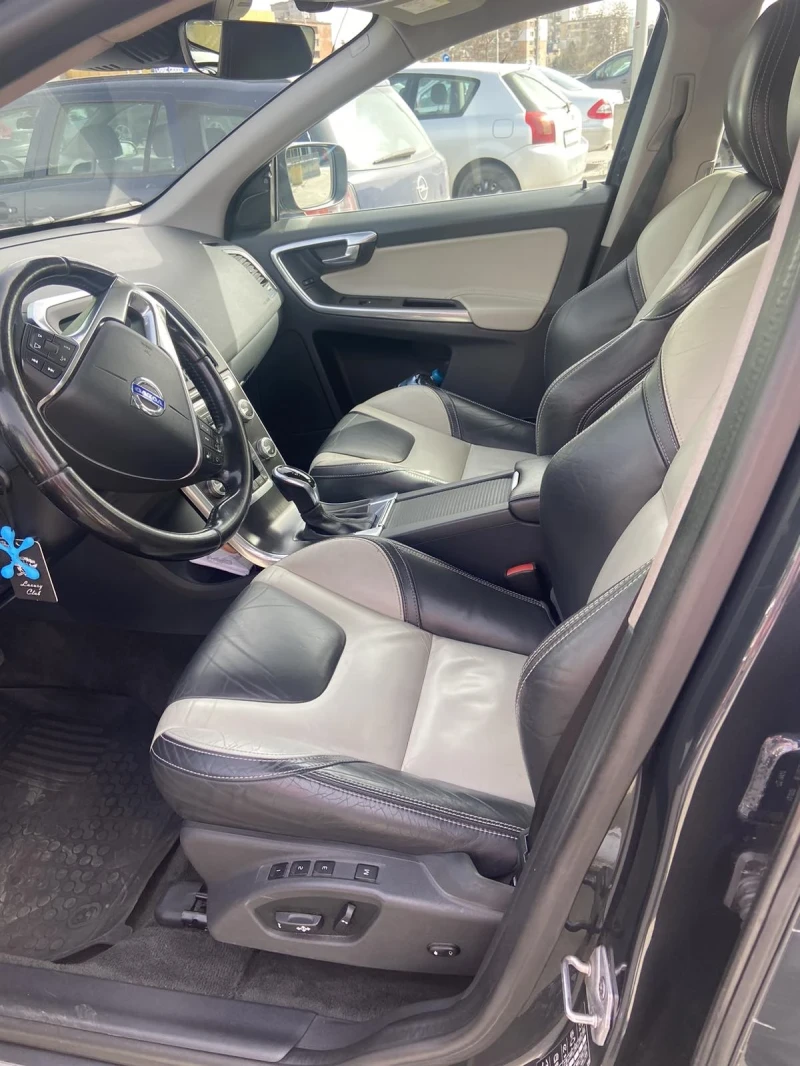 Volvo XC60 Summum, снимка 16 - Автомобили и джипове - 52810833