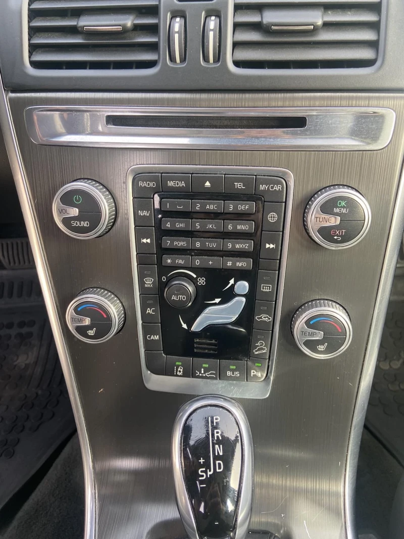 Volvo XC60 Summum, снимка 12 - Автомобили и джипове - 52810833