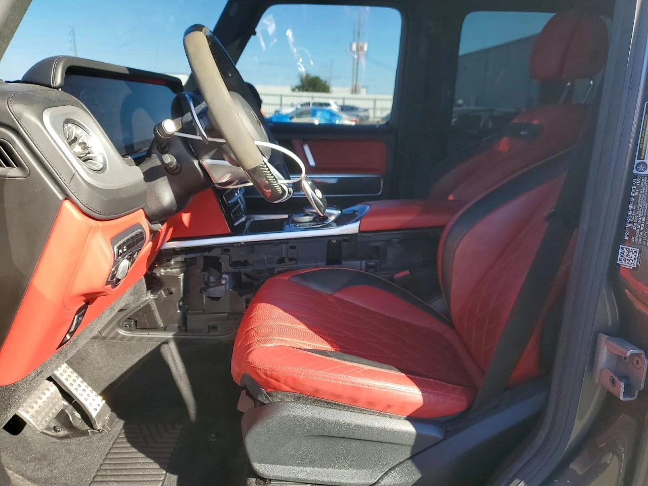 Mercedes-Benz G 63 AMG ЧЕРВЕН САЛОН* ДИСТРОНИК* ОБДУХВАНЕ* BURMESTER*  - изображение 7