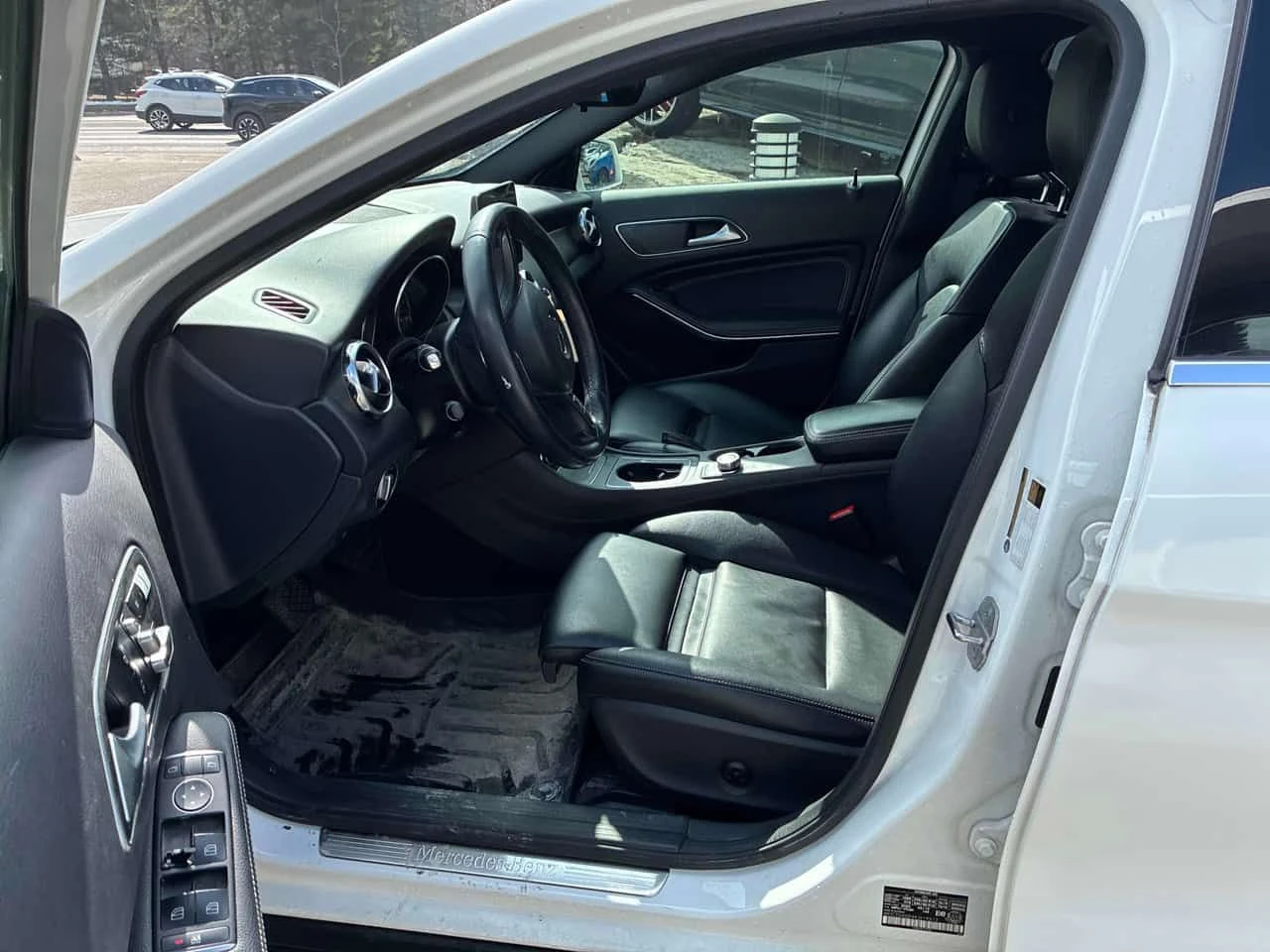 Mercedes-Benz GLA 250 4MATIC * ПОДГРЕВИ* ПАНОРАМА* KEYLESS* , снимка 5 - Автомобили и джипове - 53916985