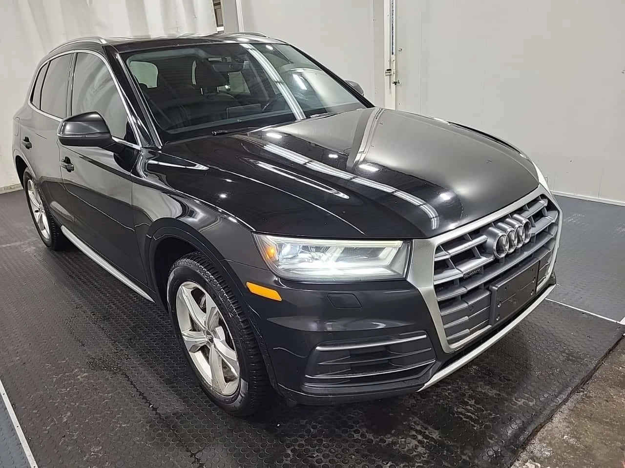Audi Q5 * PREMIUM PLUS * CARFAX * ЦЕНА ДО БГ, снимка 2 - Автомобили и джипове - 53997294