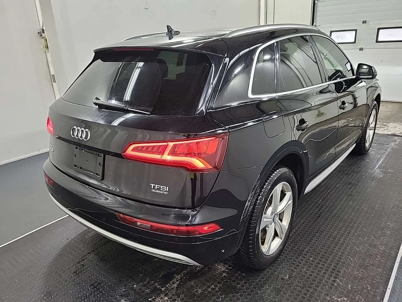Audi Q5 * PREMIUM PLUS * CARFAX * ЦЕНА ДО БГ, снимка 3 - Автомобили и джипове - 53997294
