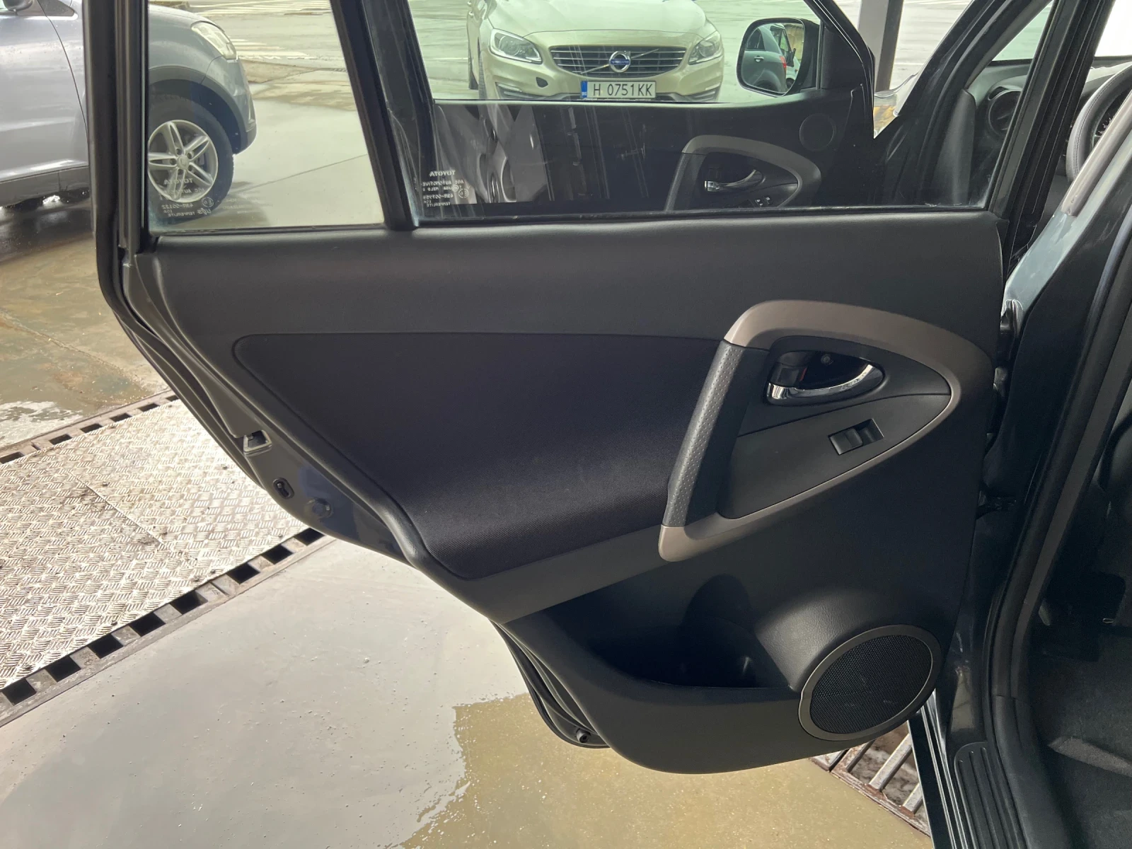 Toyota Rav4 2.2 D-4D, снимка 12 - Автомобили и джипове - 54258431