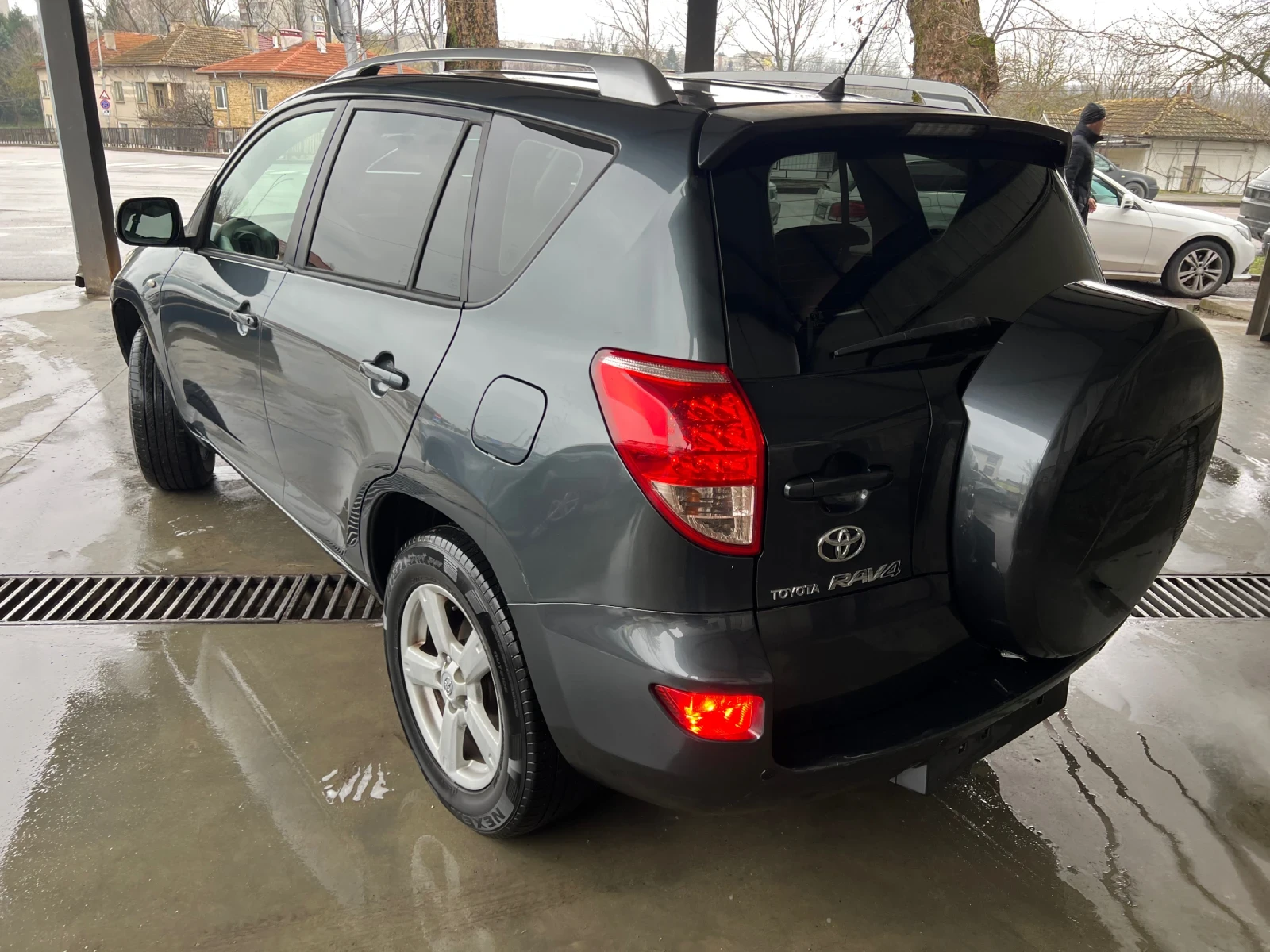 Toyota Rav4 2.2 D-4D, снимка 8 - Автомобили и джипове - 54258431