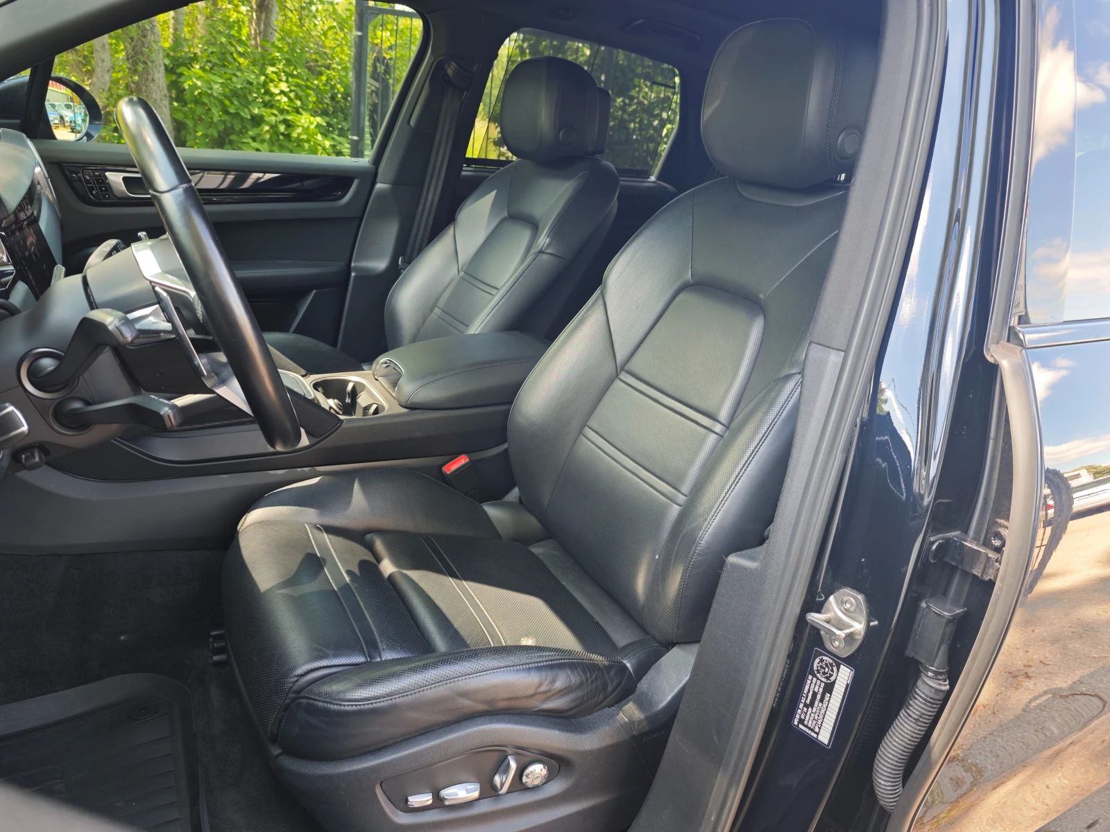 Porsche Cayenne  3.0 V6 Sport Chrono Package Pano Full, снимка 9 - Автомобили и джипове - 54602403