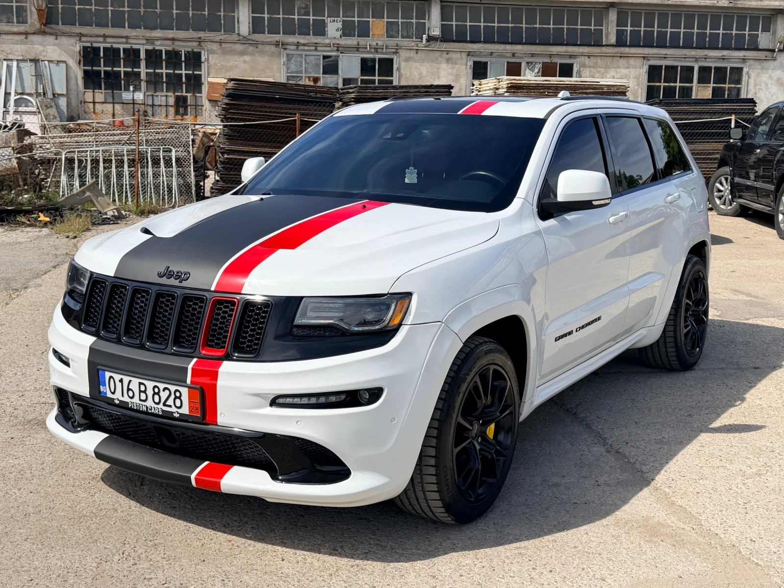 Jeep Grand cherokee SRT 6.4 V8, снимка 2 - Автомобили и джипове - 54610681