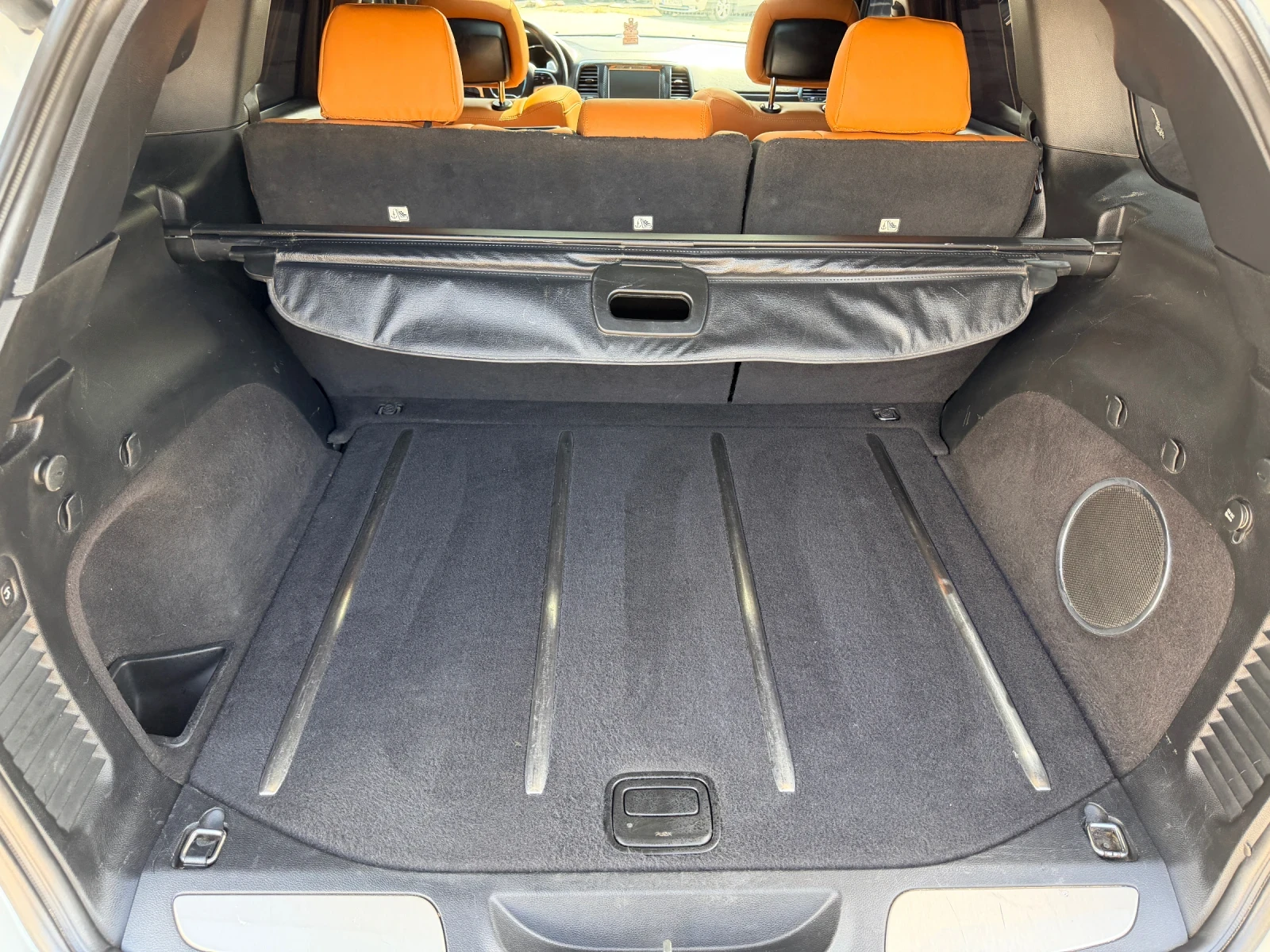 Jeep Grand cherokee SRT 6.4 V8, снимка 16 - Автомобили и джипове - 54610681