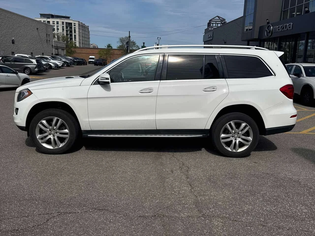 Mercedes-Benz GL 350 * BlueTEC * ДИСТРОНИК * 360 * PANO * ПОДГРЕВИ, снимка 2 - Автомобили и джипове - 54647732