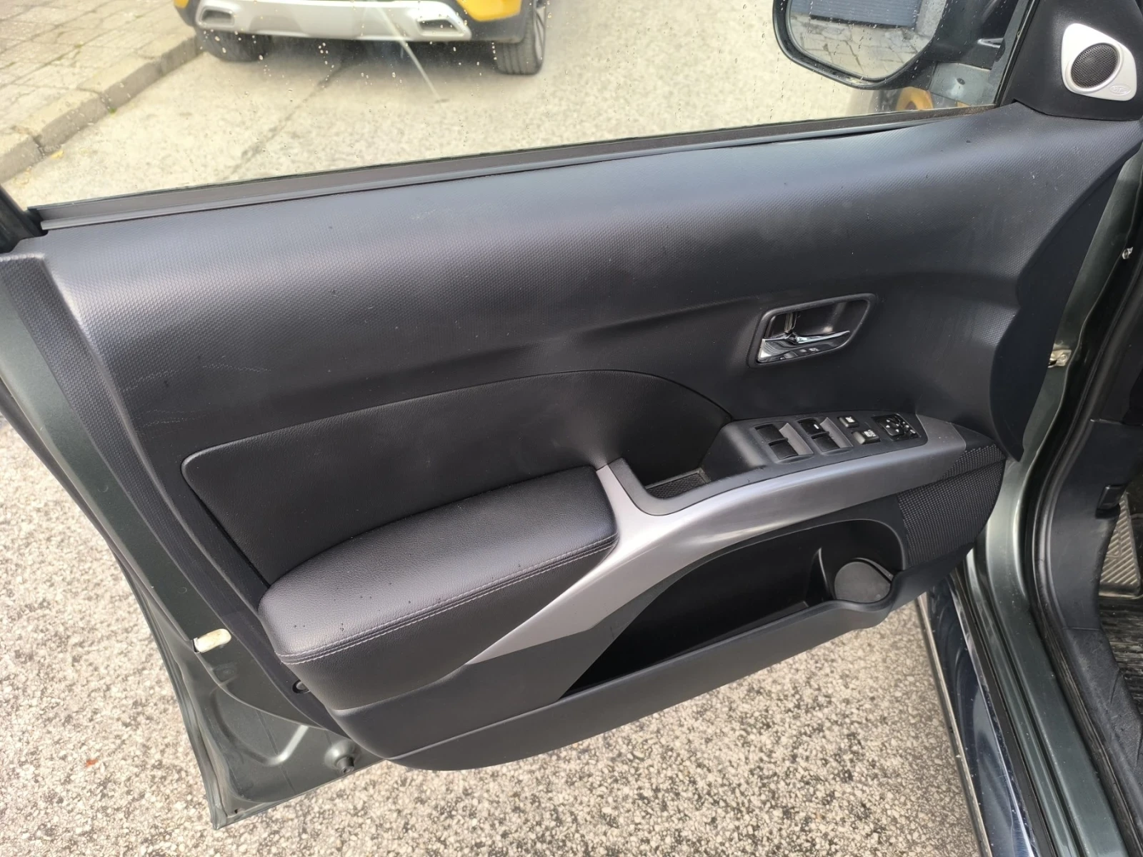 Citroen C-Crosser 2.4i, снимка 9 - Автомобили и джипове - 56728148