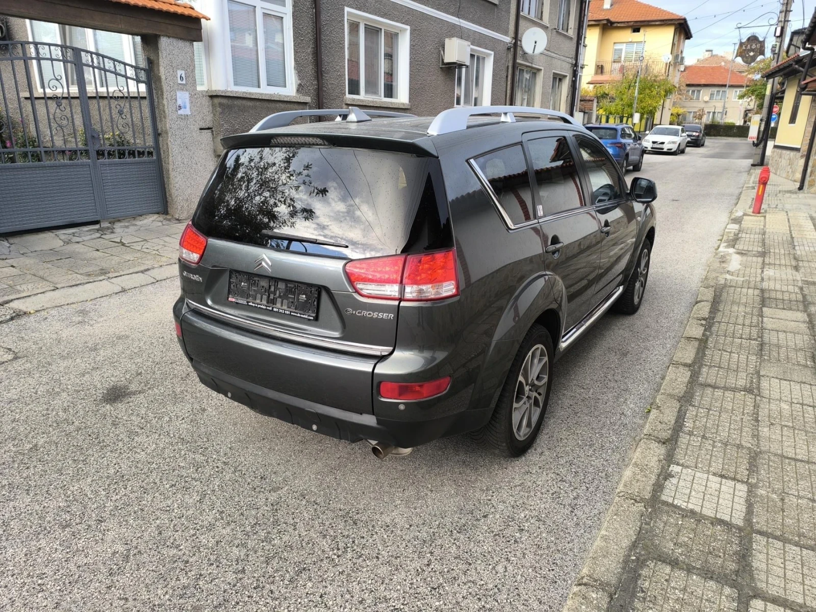 Citroen C-Crosser 2.4i, снимка 3 - Автомобили и джипове - 56728148