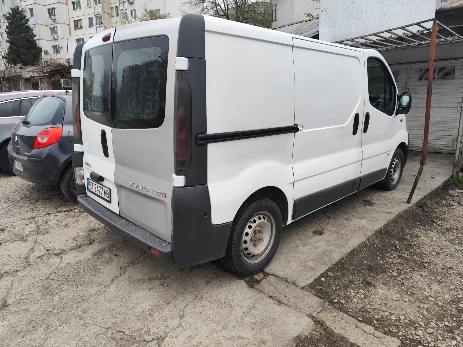 Opel Vivaro 1.9/101/климатик, снимка 4 - Бусове и автобуси - 54166561