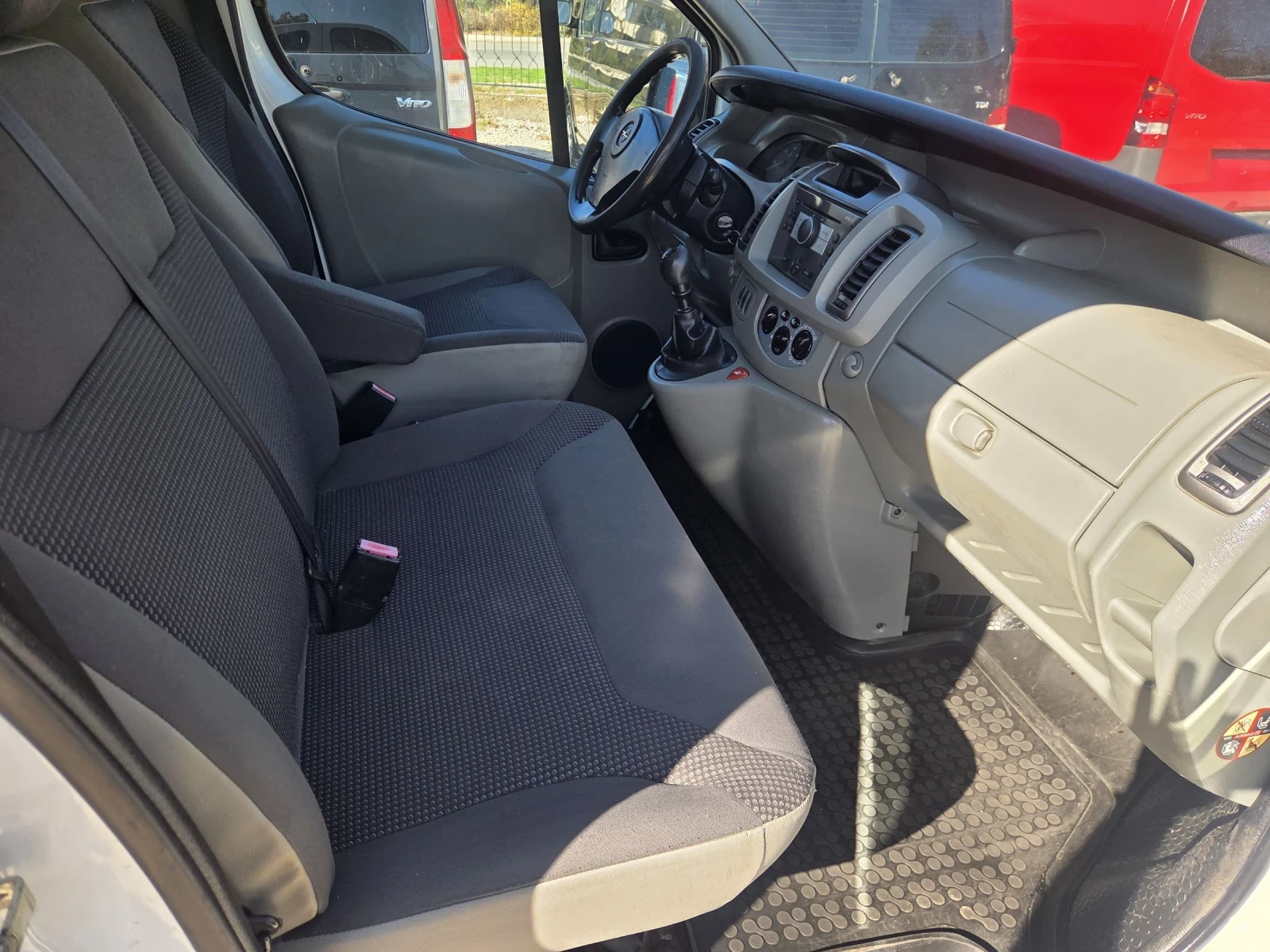 Opel Vivaro 2.0cdti., снимка 9 - Бусове и автобуси - 56635699