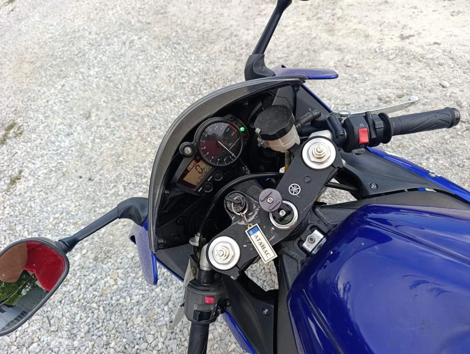 Yamaha Yzf R1 - изображение 8