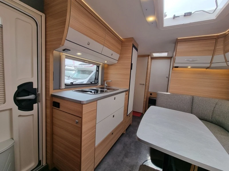 Каравана Dethleffs Camper 540QMK !!!С отстъпка 3333EUR!! 0% Лизинг!, снимка 16 - Каравани и кемпери - 49460340